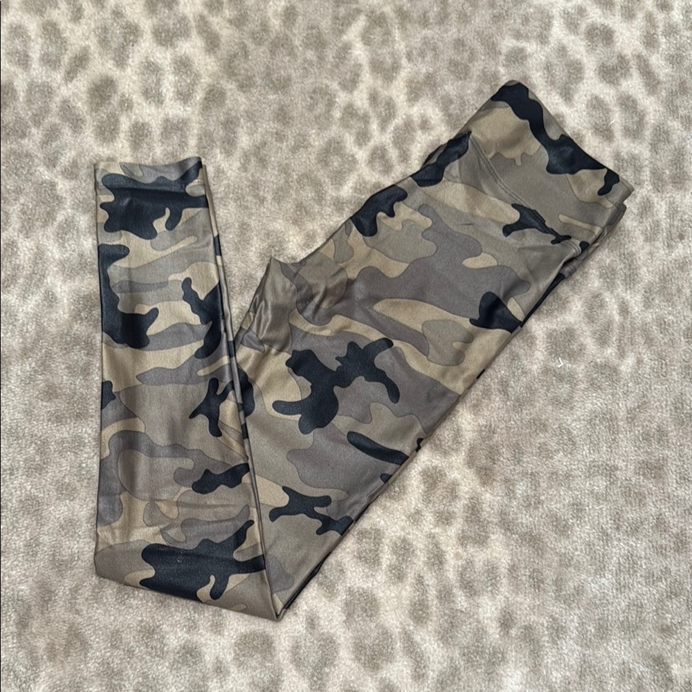 Koral Black Lustrous Leggings